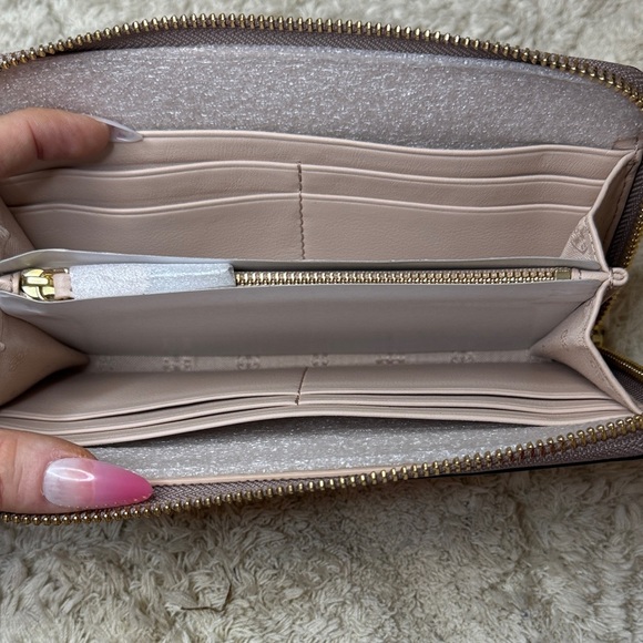 NWT Tory Burch Limited Edition Robinson Metallic Zip Continental Wallet - Picture 8 of 11